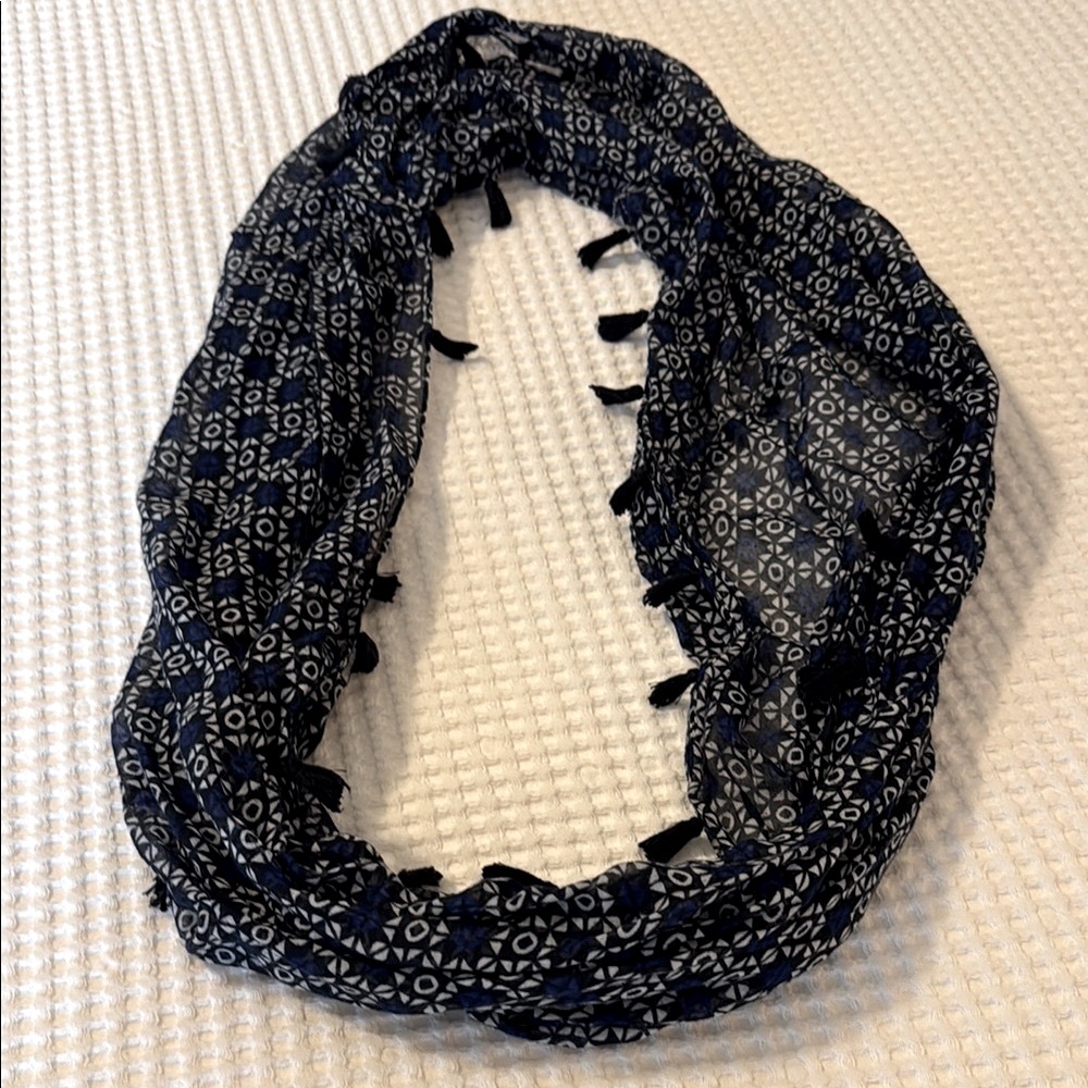 GAP Factory Navy and White Patterned Scarf